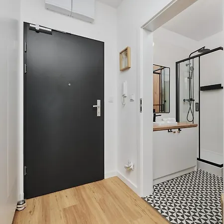 Cozy Jaworska With Free Garage By Renters 아파트 *