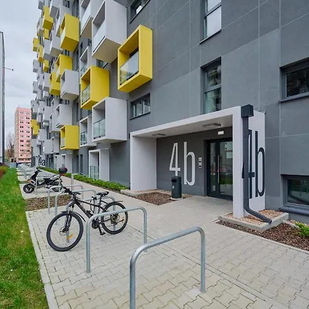 Cozy Jaworska With Free Garage By Renters 아파트