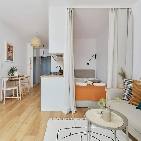 Cozy Jaworska With Free Garage By Renters 아파트 *