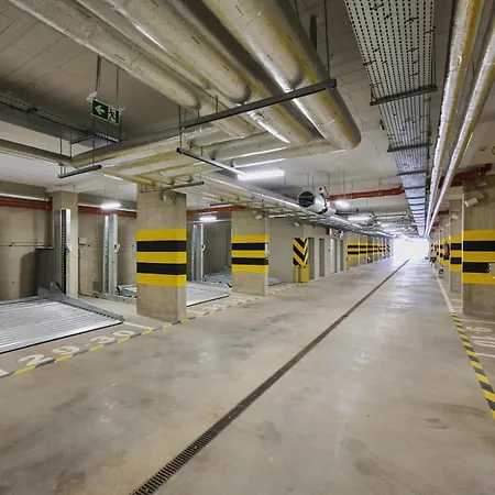 Cozy Jaworska With Free Garage By Renters Apartamento